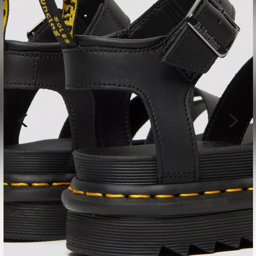 NWT DR. MARTENS BLAIRE SANDALS